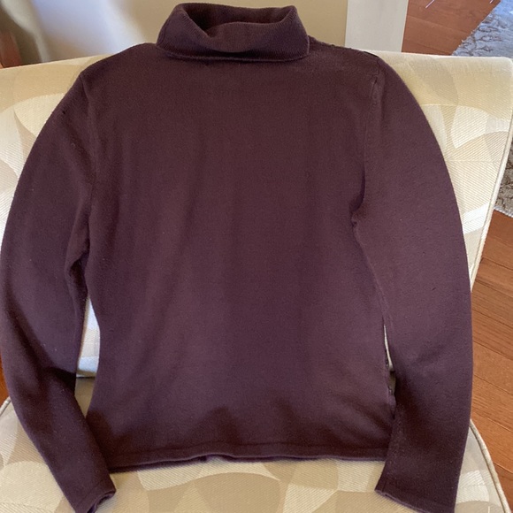 Gorgeous Brown Top with Appliqué - Picture 2 of 3